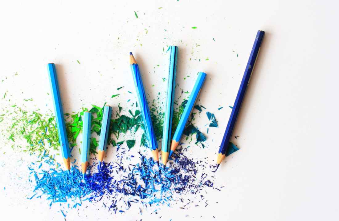 blue and purple color pencils